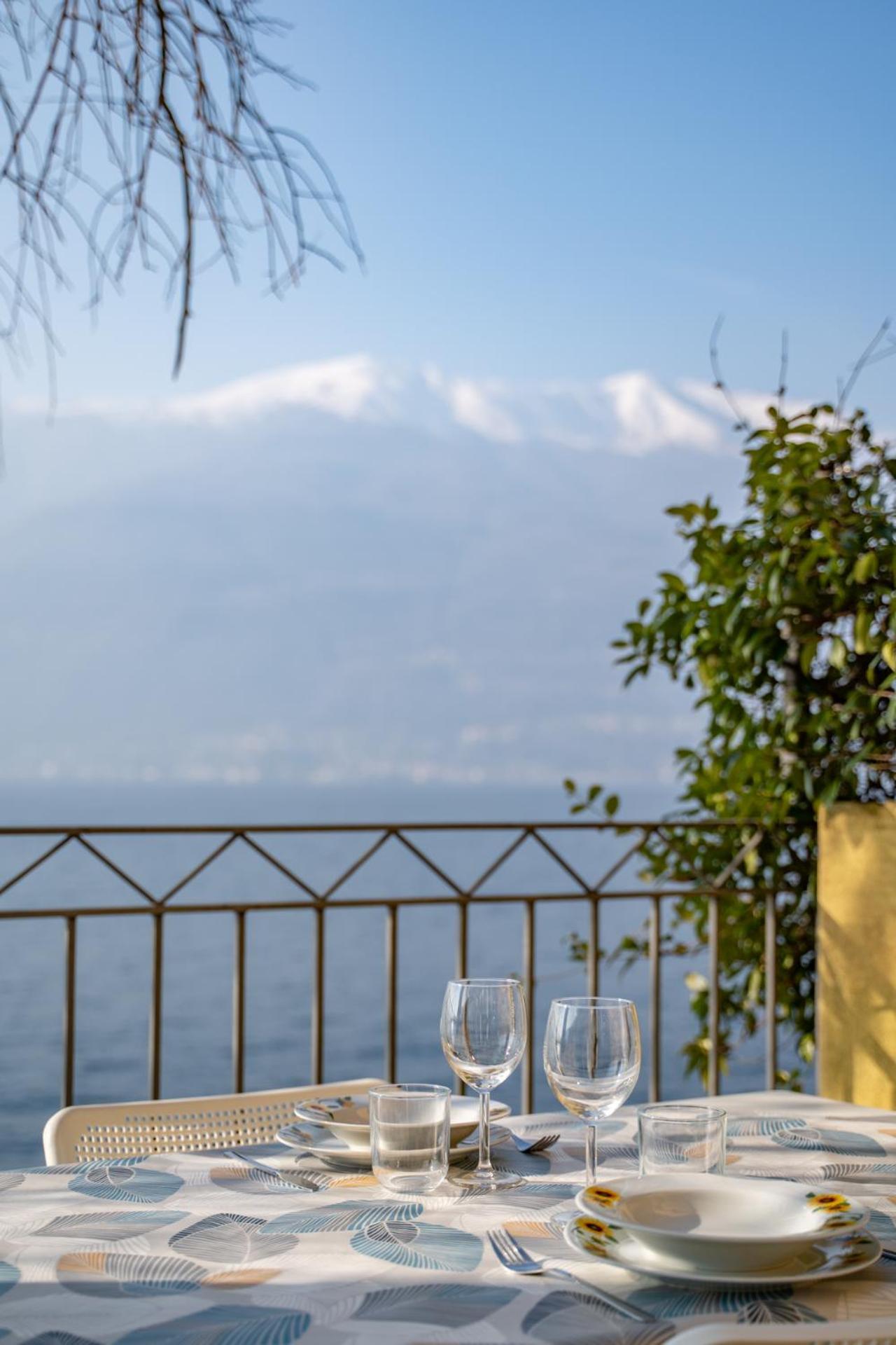 Il Glicine Sul Lago - Wisteria On The Lake Bellano Exterior photo